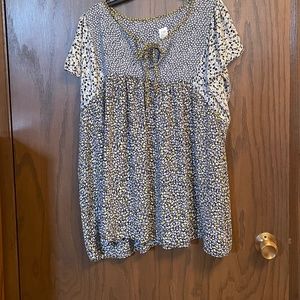 GAP Floral short sleeved tie front top  / Size XL